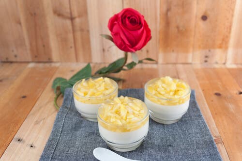 Pastel frío de piña con leche condensada