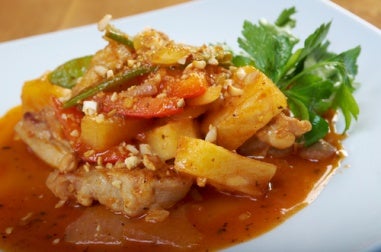 Pollo glaseado en piña