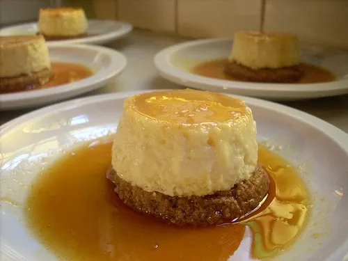 Mousse de crema pastelera con salsa de toffee