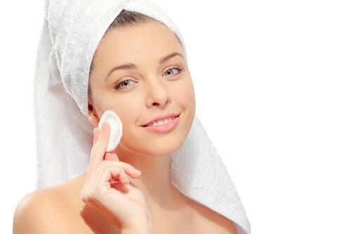 El tónico en la rutina de belleza diaria