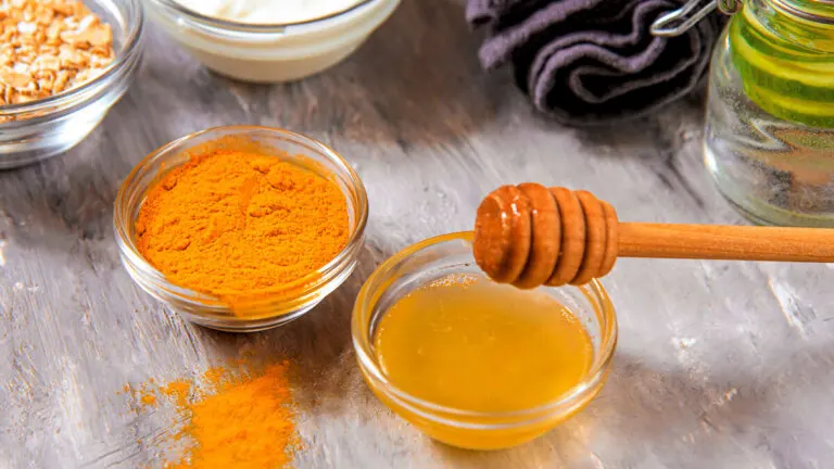 Cúrcuma con miel de abejas: un remedio que no tiene precio