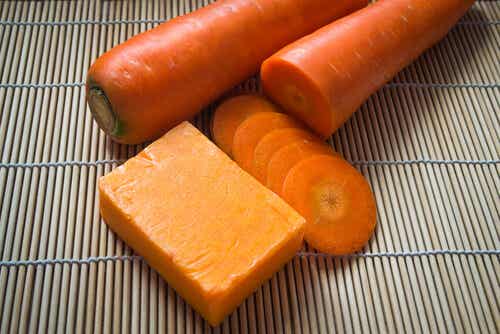 Prepara jabón de zanahoria casero para cuidar la piel