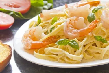 Fettuccine Alfredo con gambas