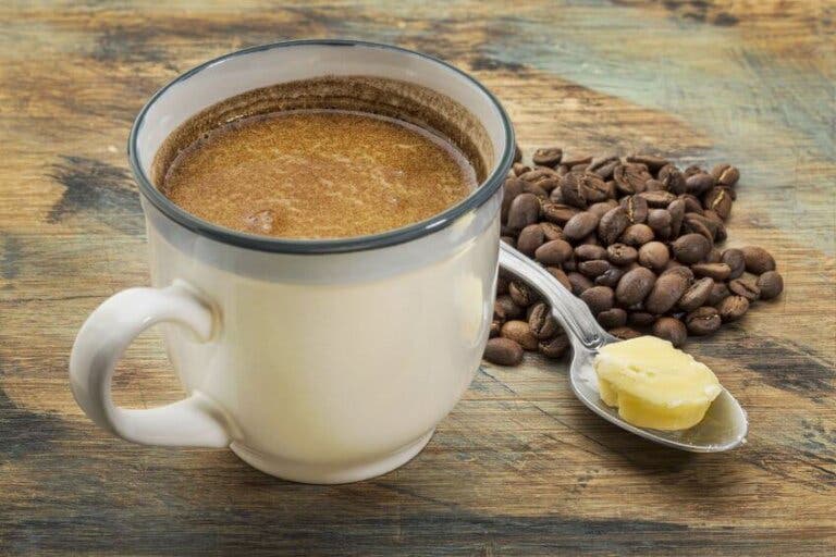 Café endulzado con mantequilla: ¿Una moda saludable o perjudicial?