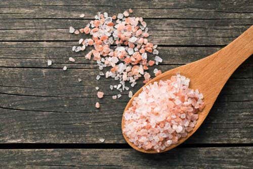 Los beneficios que tal vez no conocías de la sal del Himalaya
