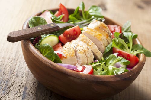 Ensalada de pollo BLT