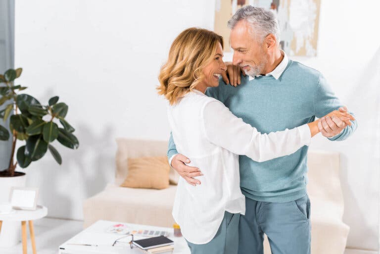 10 costumbres que tienen las parejas felices