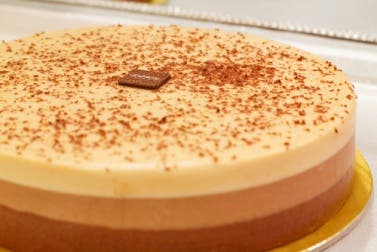 Mousse de crema pastelera con salsa de toffee