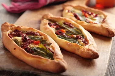 Pide turco con verduras
