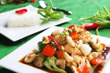 Pollo con anacardos