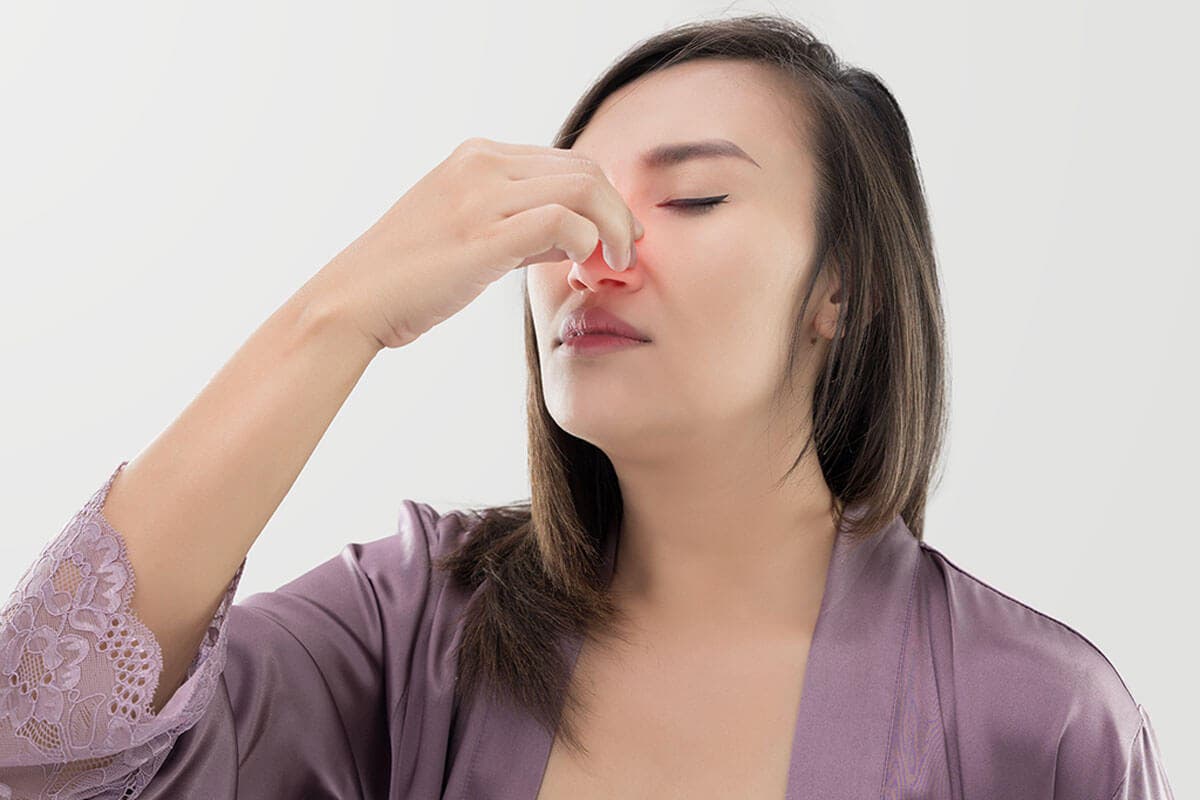 Maintenez la position verticale de la tête.