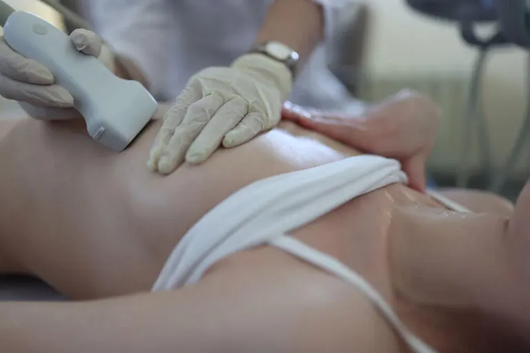 Consejos para prevenir y detectar a tiempo quistes en los senos