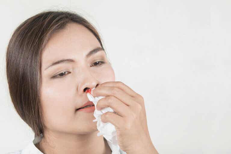 ¿Qué debemos hacer si sufrimos una hemorragia nasal?