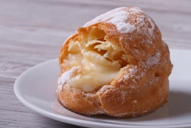 Sonhos rellenos de crema pastelera