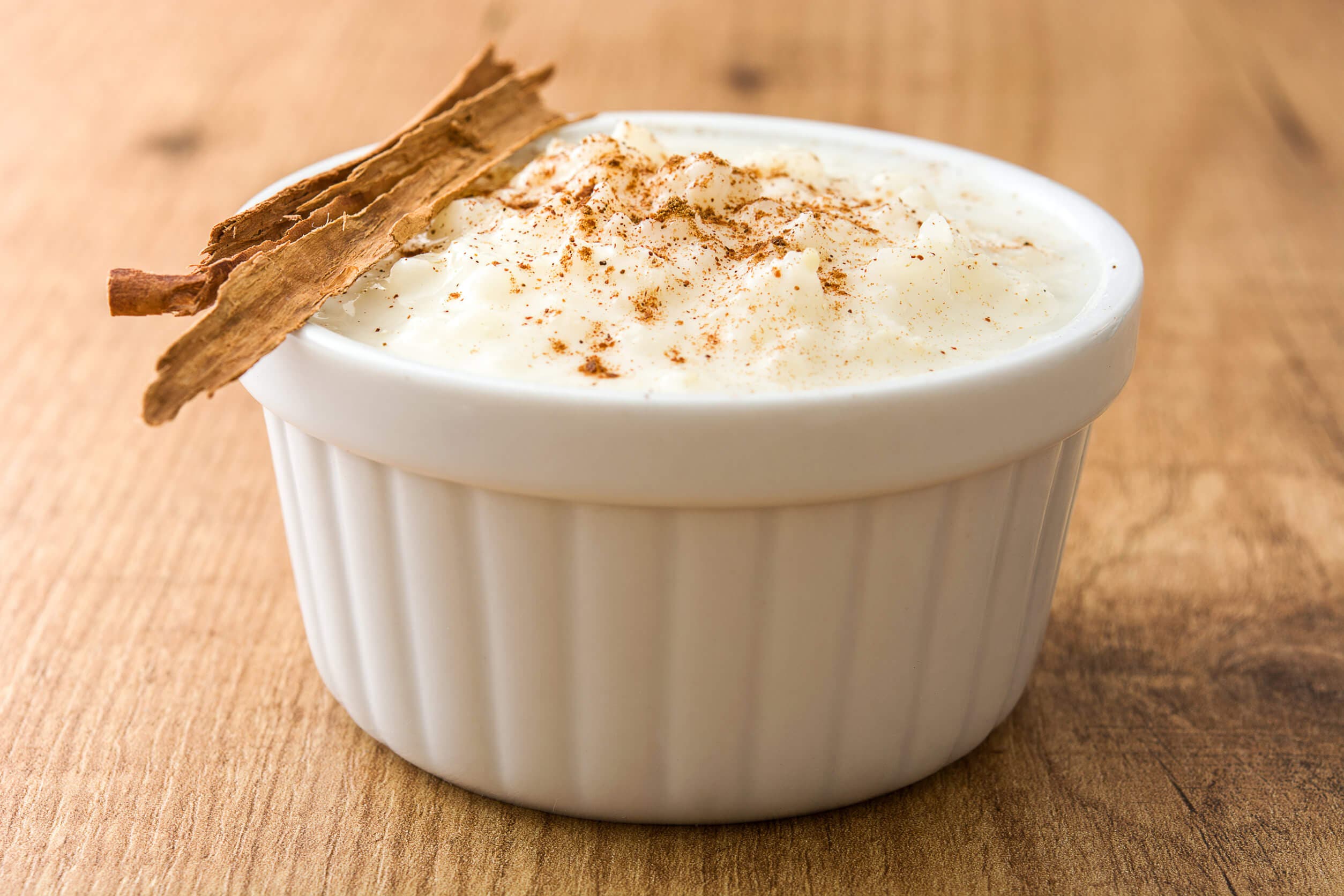 Tarta de arroz con leche como postres aptos para celíacos.