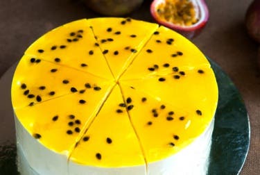 Tarta helada de chocolate y maracuyá