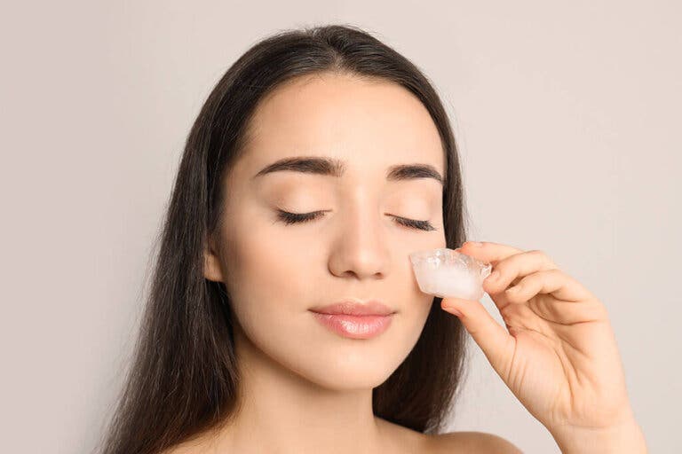 Conoce el tratamiento facial con hielo para rejuvenecer la piel