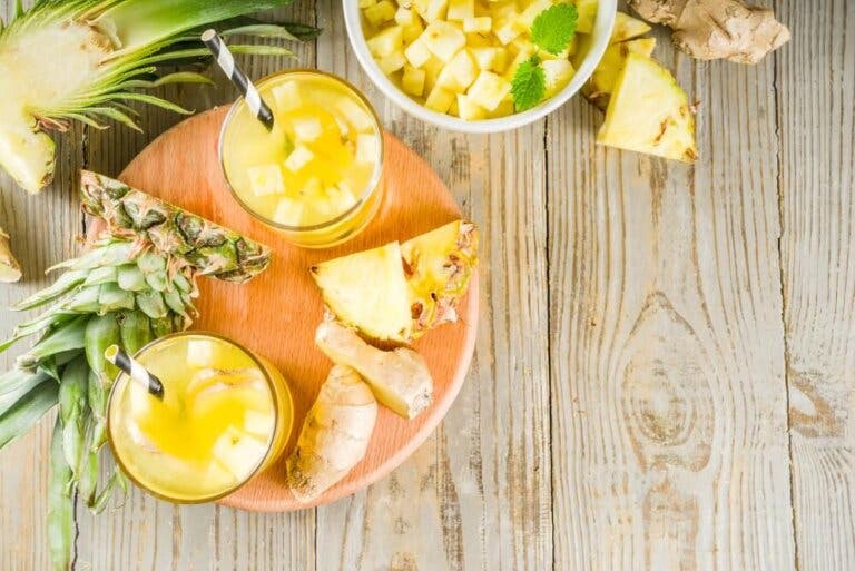 Zumo de piña y jengibre para la celulitis