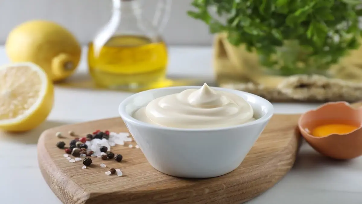 Salsa mayonesa para las ensaladas.