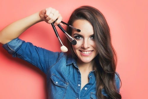 5 hábitos-de-maquillaje-que-podrían-ser-perjudiciales