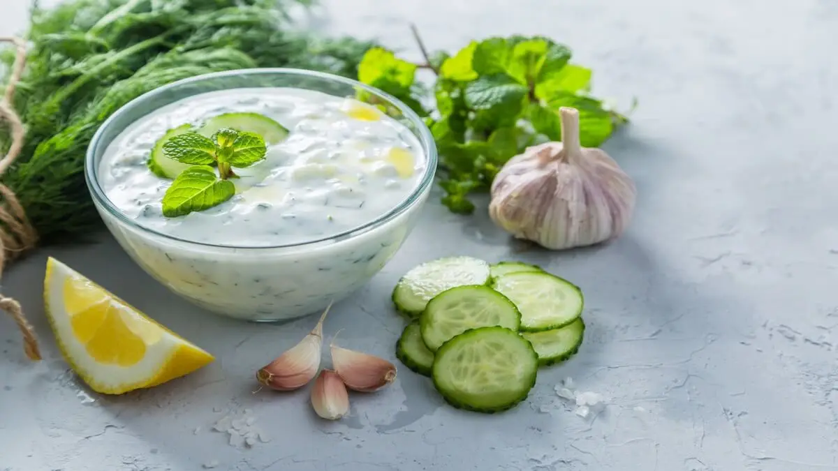 Salsa griega tzatizki de yogur.