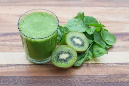 Batido de kiwi espinaca y lechuga