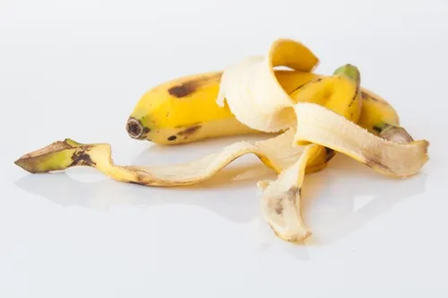 Banana peel to remove moles.