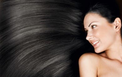Dile adiós al cabello graso con estas 4 soluciones naturales