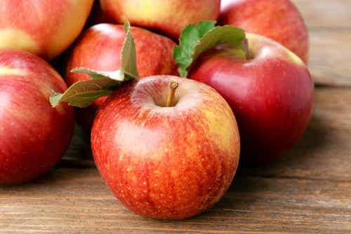 Manzanas rojas para aliviar el dolor estomacal