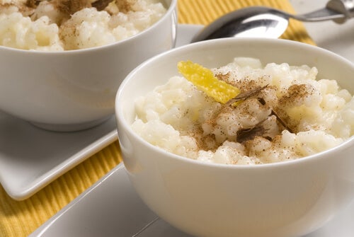 Cocinando de Torito - La CREMA DE LECHE es una sustancia de consistencia  grasa y color blanco un tanto amarillento que se forma en la leche recién  ordeñada y usada en distintos