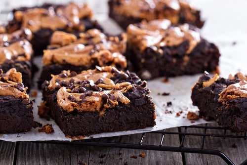 Brownie con masa de galletas