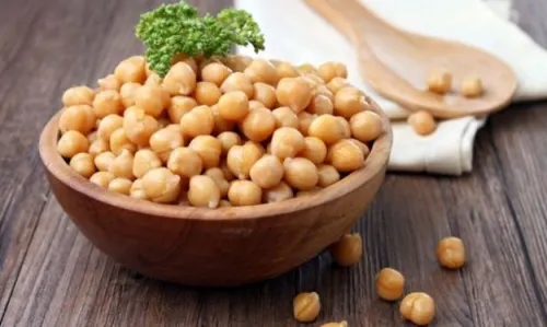 Croquetas de garbanzos y queso curado