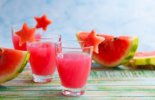 Descubre estas refrescantes recetas de limonada de sandía