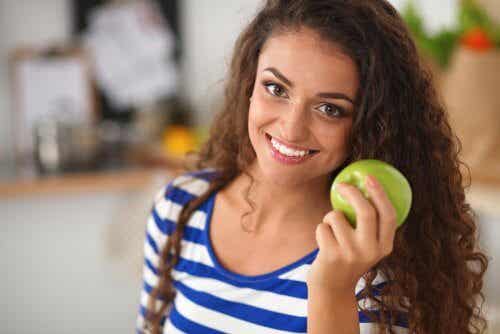 9 razones para comer una manzana y ser más saludable