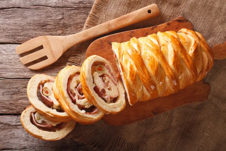 Pan de jamón con masa de hojaldre