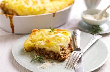 Pastel gratinado de albóndigas y puré de patata