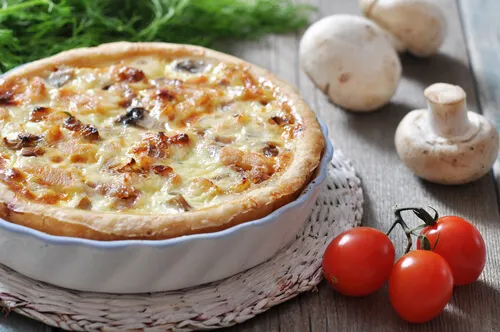 Quiché de jamón y queso con champiñones