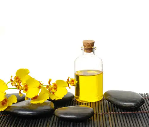 Aceite de ricino para alopecia en cejas y pestañas