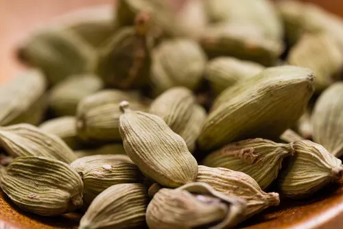 Cardamomo para tratar la gastritis