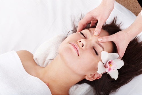 Massage für ein schlankeres Gesicht 