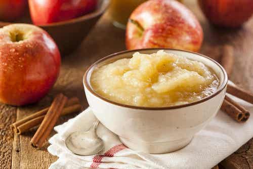 La compota de manzana es buena para las úlceras estomacales
