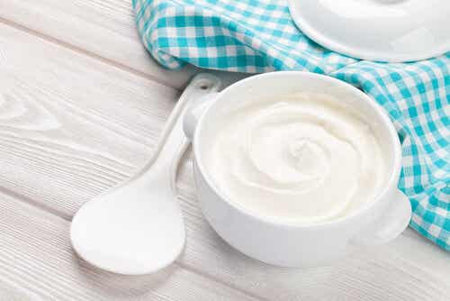 ¿Cómo hacer un yogur natural en casa fácilmente?