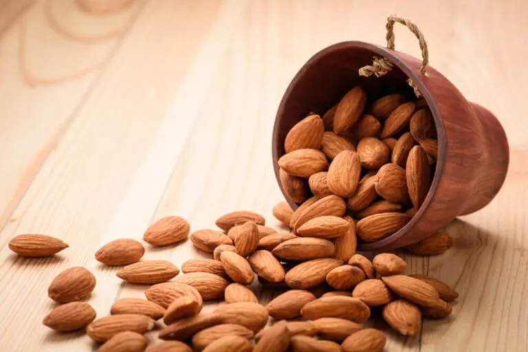 ¿Qué pasará con tu cuerpo si comes 4 almendras al día?