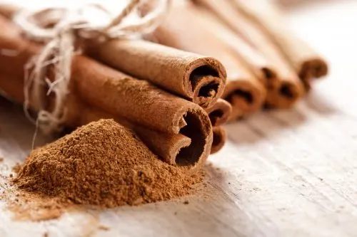 Un té de canela puede ayudar a quemar grasas y a deshinchar el abdomen
