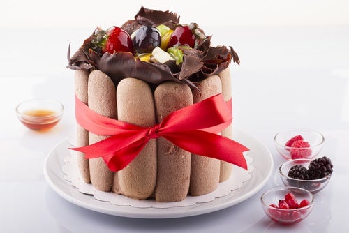 Charlota de chocolate y plátano