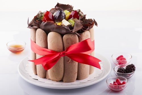 Charlota de chocolate y plátano