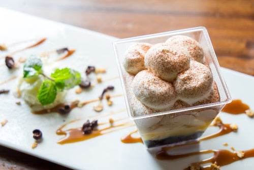 Cheesecake de banana y caramelo en copa