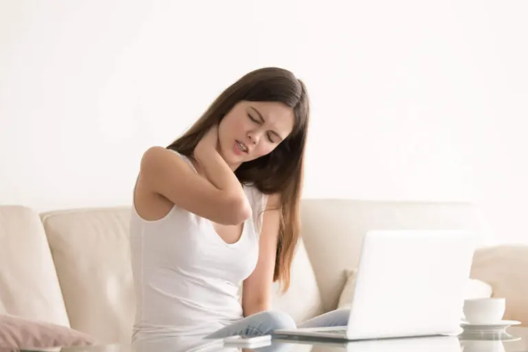 Relación entre la tortícolis y el estrés: aprende a tratarla