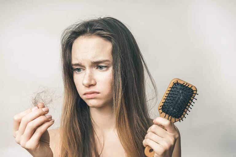 Cómo frenar la caída del cabello con remedios naturales