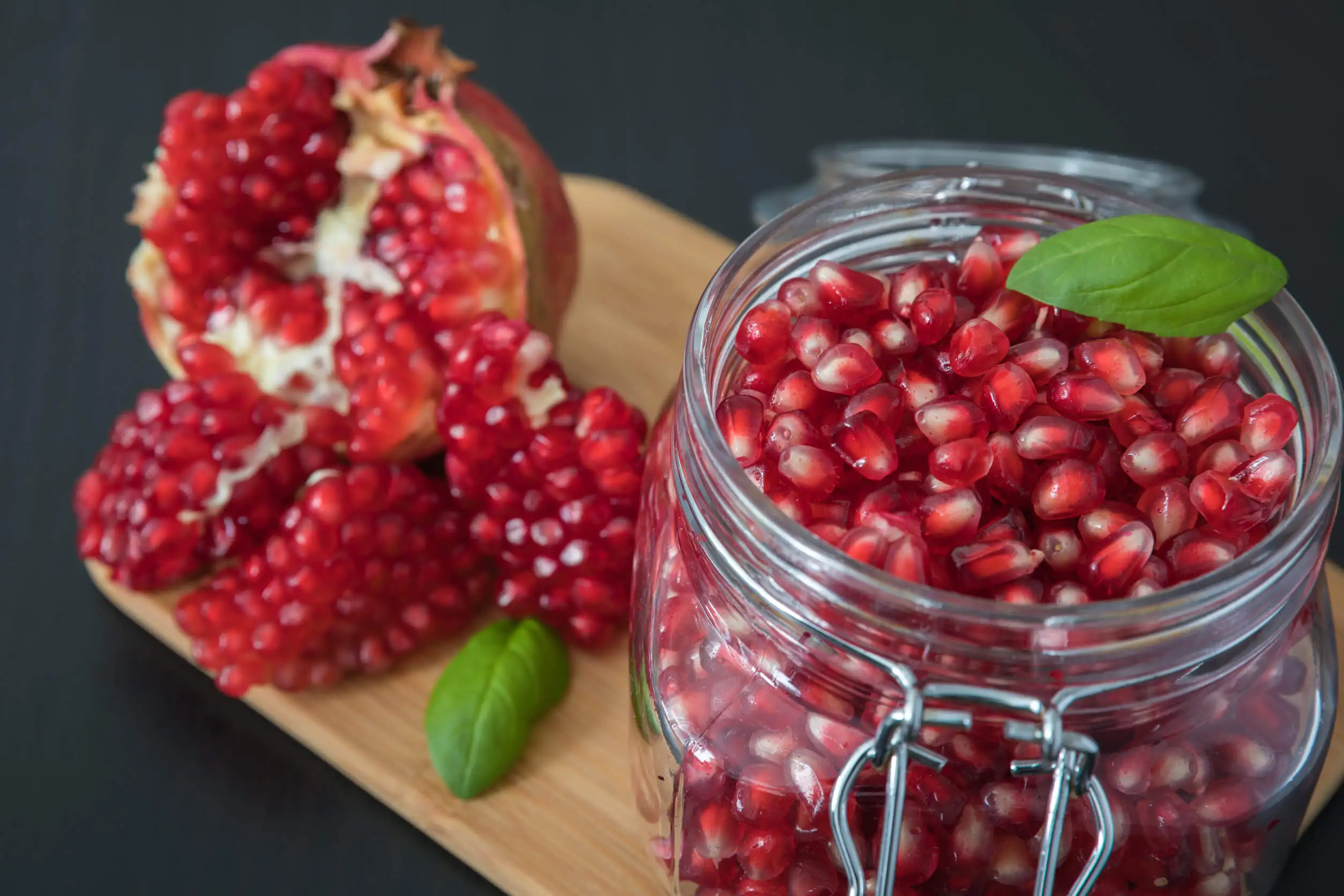 Ingredientes para el batido de granada y fresa